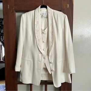 Vintage 3 Piece Cream Blazer Suit (10)